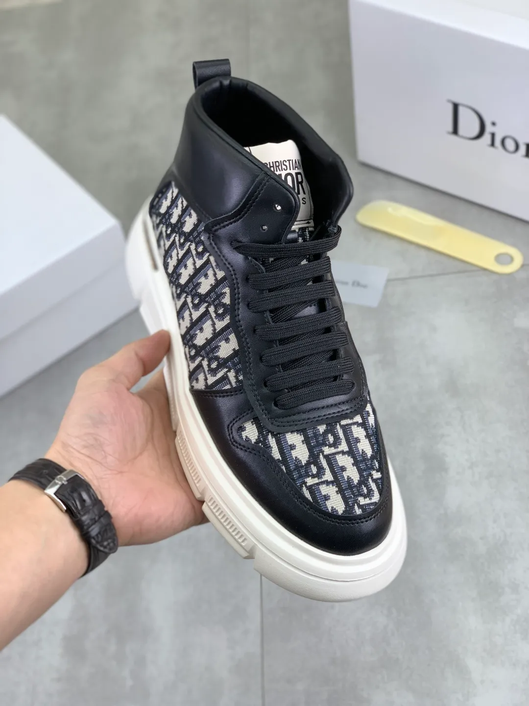 Men's Men's Shoes💰P420💰[New Style]🆘[Dior] Dior original lace-up high-top men's shoes Classic casual shoes 🔥This model is the official classic model with high quality and made by famous original designers. It is made of high-quality cowhide with original materials➕Comfortable and breathable mesh lining➕Pigskin insole. The perfect last shape and generous and fashionable design have attracted many consumers. Suitable for drivers to drive🚗What you want is the highest quality in the market. Color: 2️⃣Code number: 38--44
